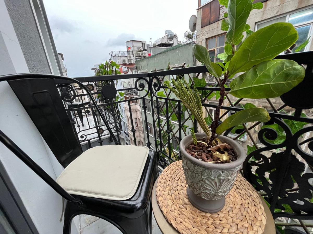 Royal Galata Hotel Istanbul Exterior photo